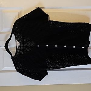 Uniform petite short sleeve looped and stitched top